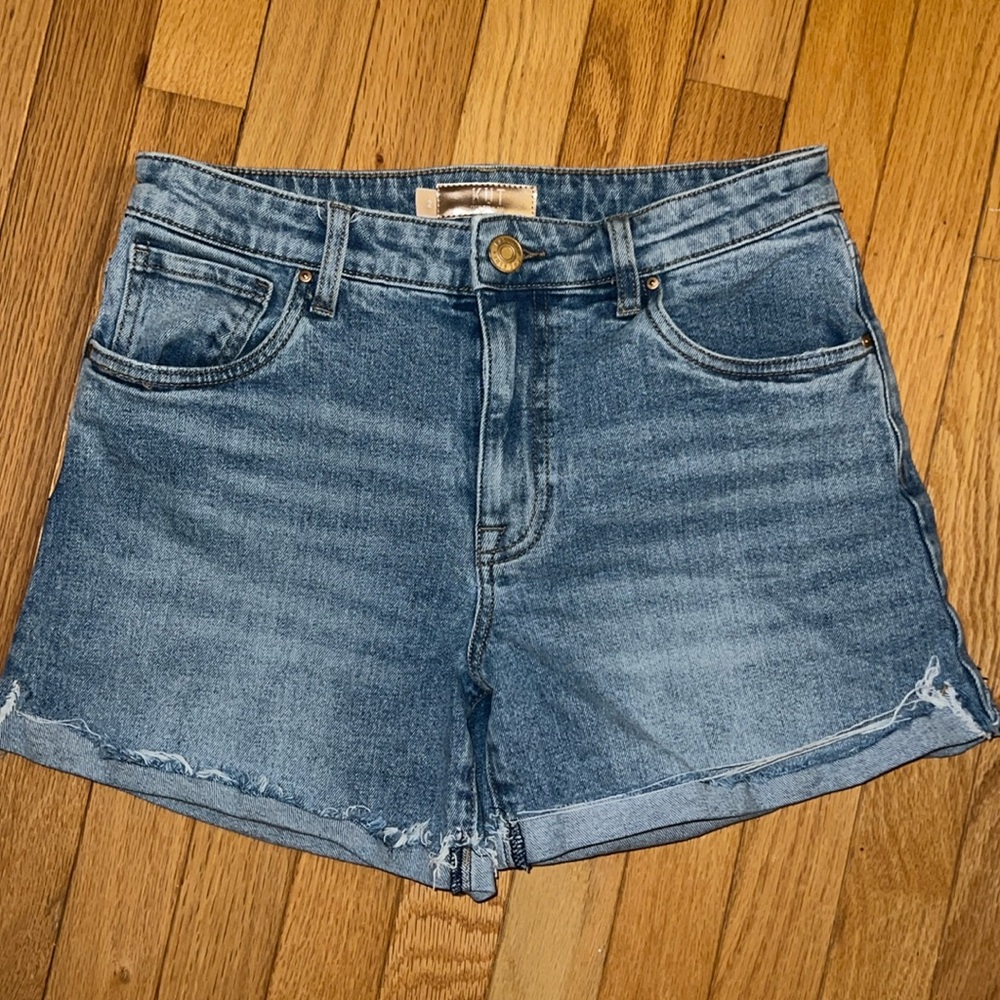 KUT size 2 denim jean shorts - hit right below belly button
